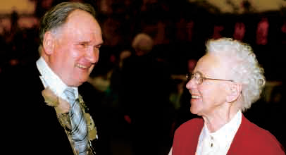 Der König 1997 Heinrich Erlemann mit Elisabeth Stermann, jahrzehntelang Gastwirtin des Vereins.